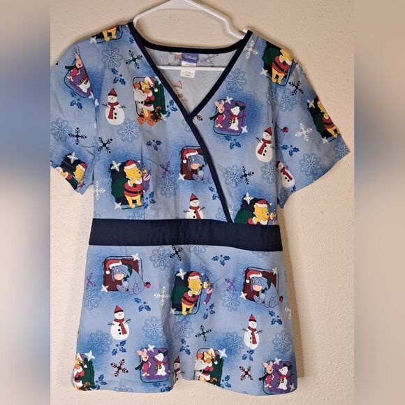 Disney Winnie the Pooh Christmas scrub top size large - Picture 1 of 4